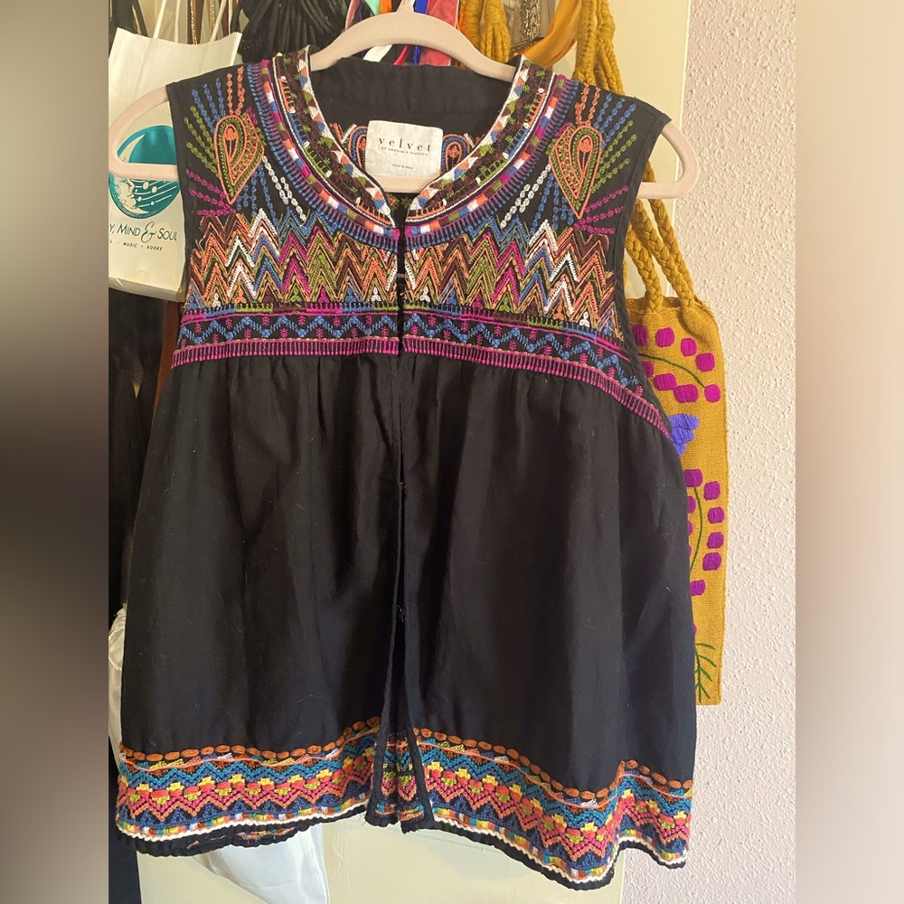 Velvet by Graham & Spencer Sleeveless Black Embroidered Top XL